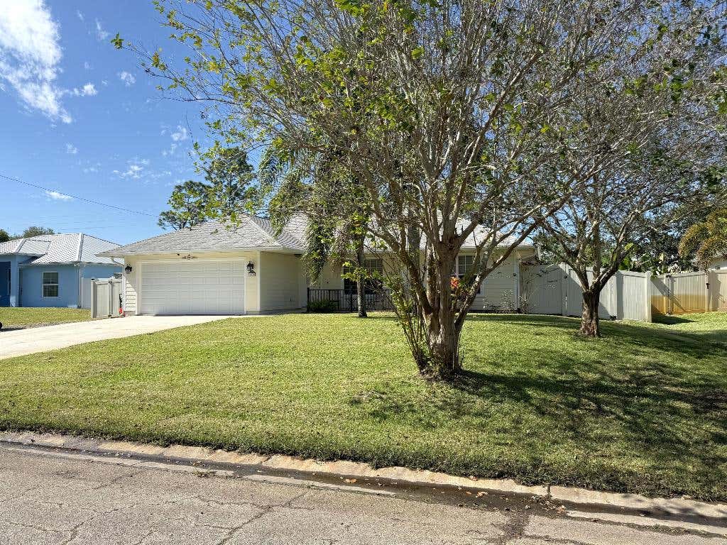 Photo of 1835 17th Avenue SW, Vero Beach, FL 32962 (MLS # R11137917)