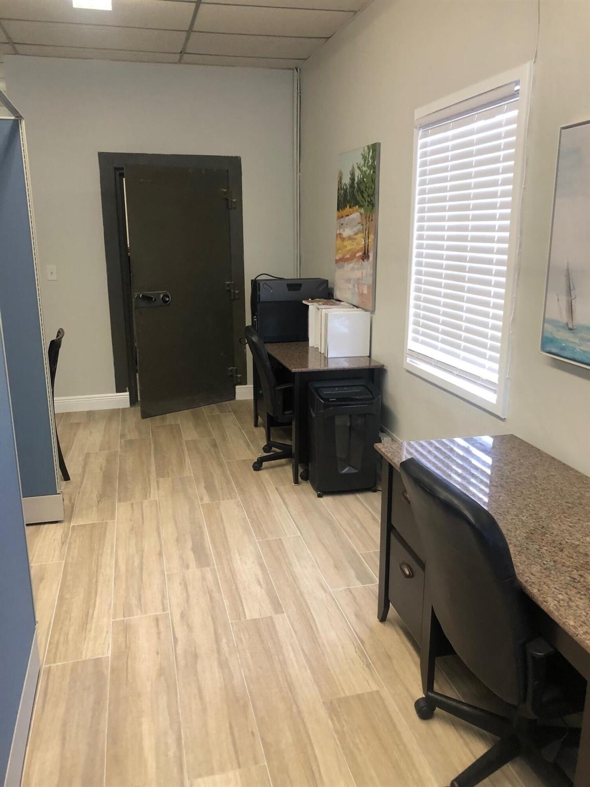 CRESTWOOD - Commercial Sale