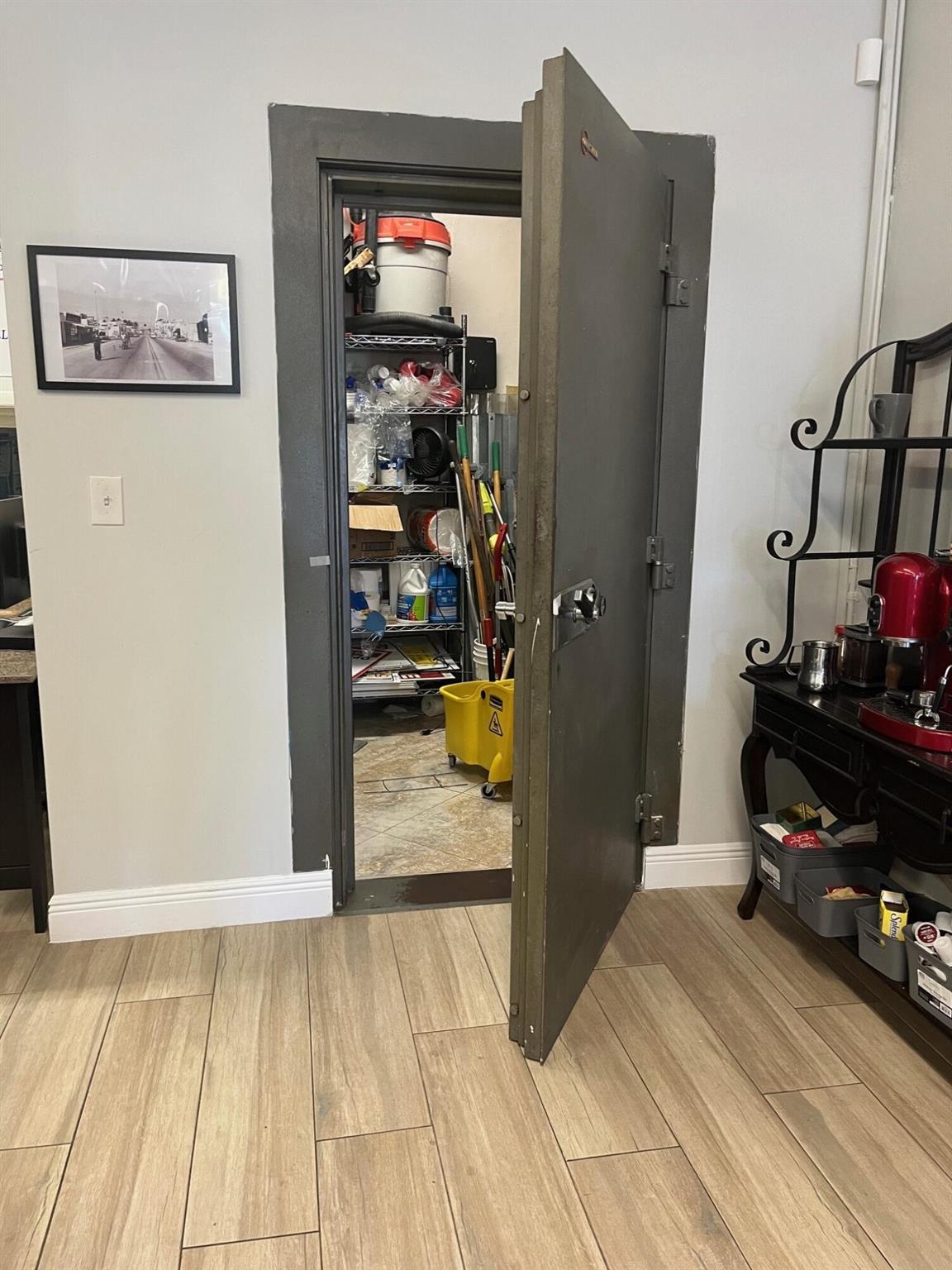 CRESTWOOD - Commercial Sale