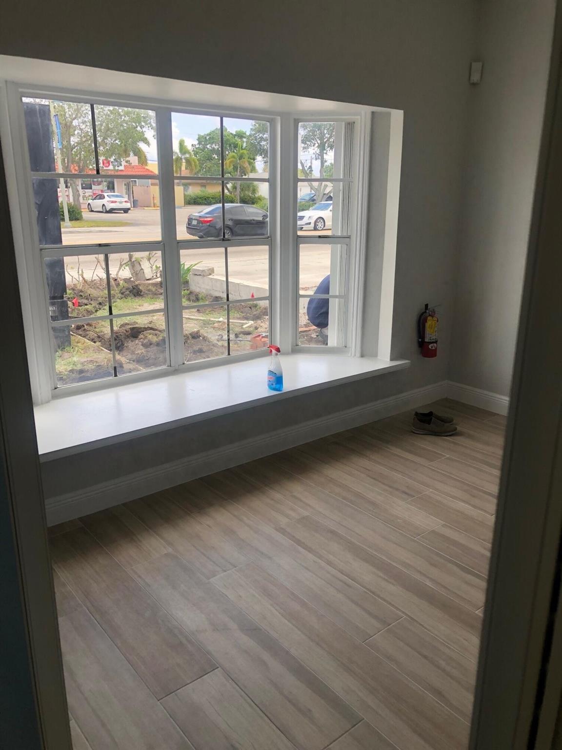 CRESTWOOD - Commercial Sale