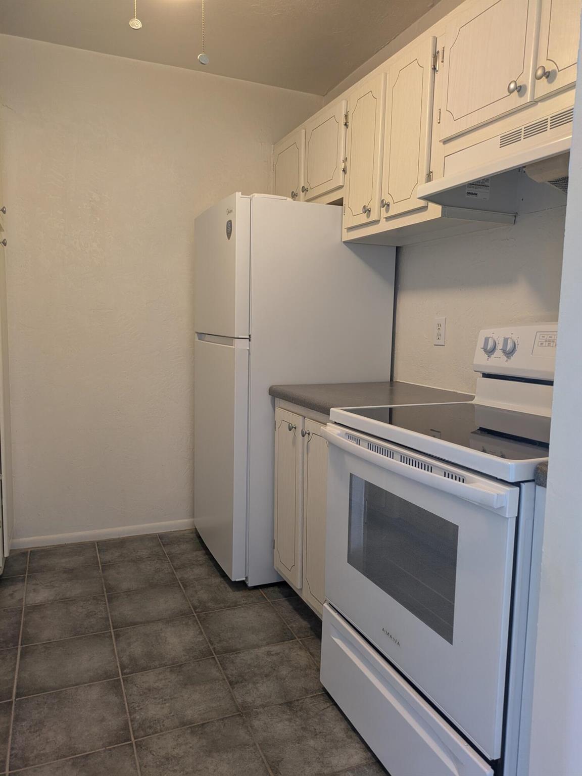 LAKE COLONY APTS THREE IN - Residential Lease