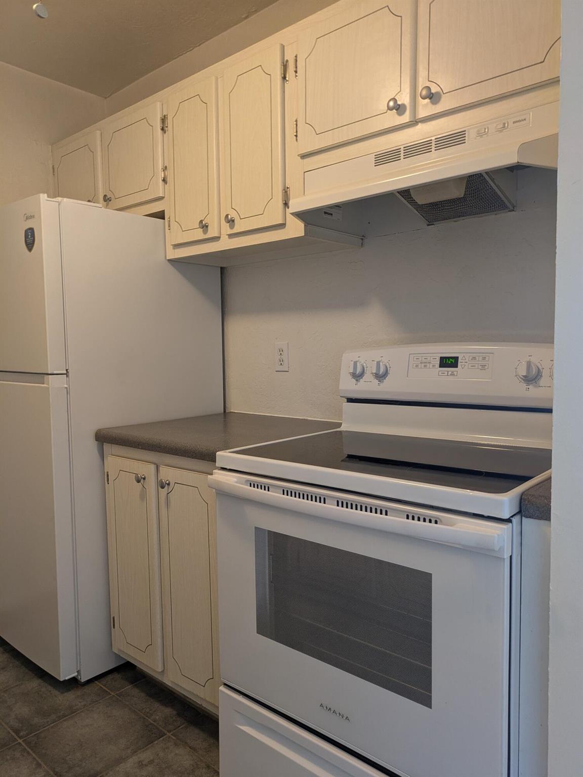 LAKE COLONY APTS THREE IN - Residential Lease