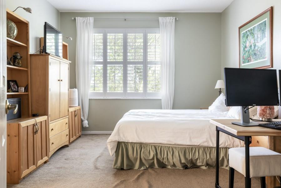 West Lake Village 146-29 - Residential