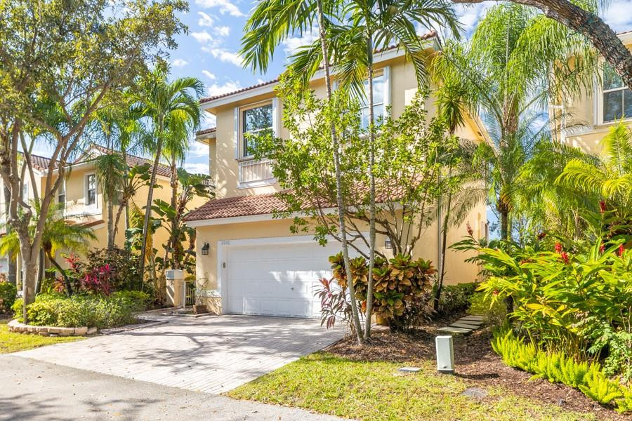 West Lake Village 146-29 - Residential