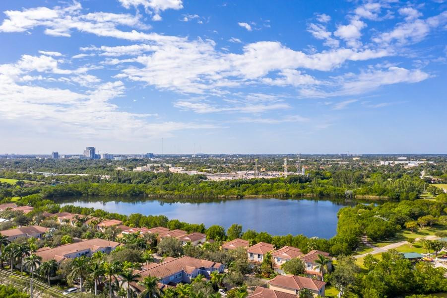 West Lake Village 146-29 - Residential