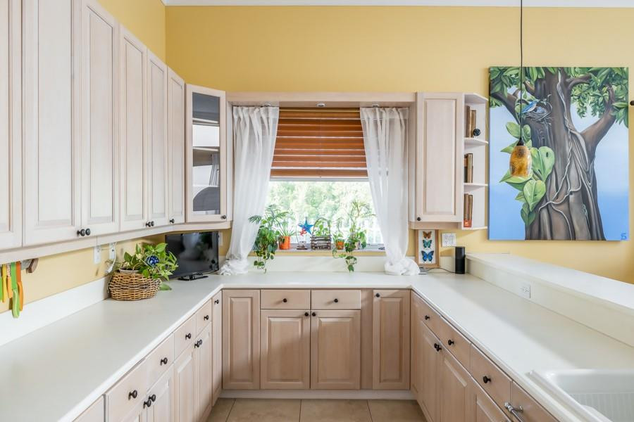 West Lake Village 146-29 - Residential