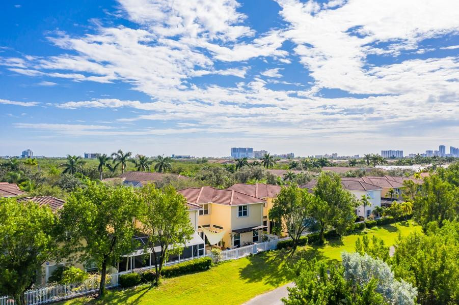 West Lake Village 146-29 - Residential