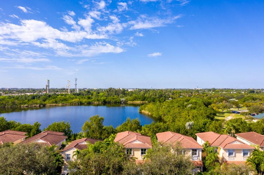 West Lake Village 146-29 - Residential