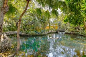 YACHT CLUB ON THE INTRACO - Residential Lease