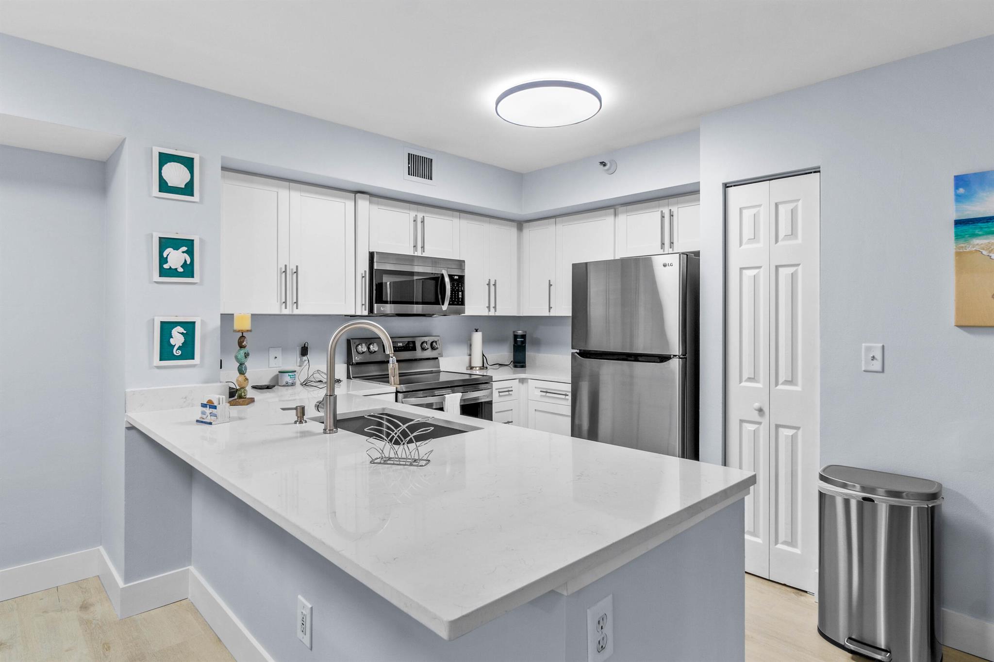 YACHT CLUB ON THE INTRACO - Residential Lease