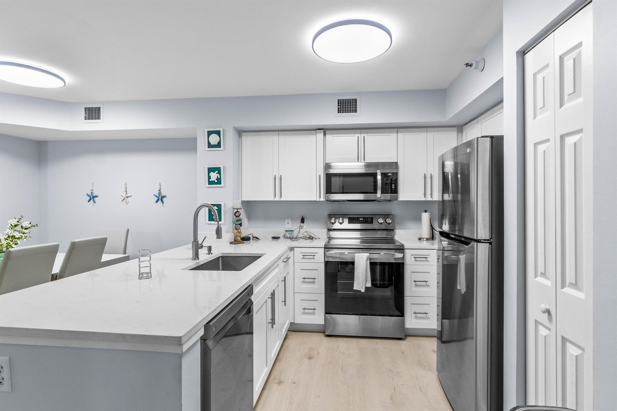 YACHT CLUB ON THE INTRACO - Residential Lease