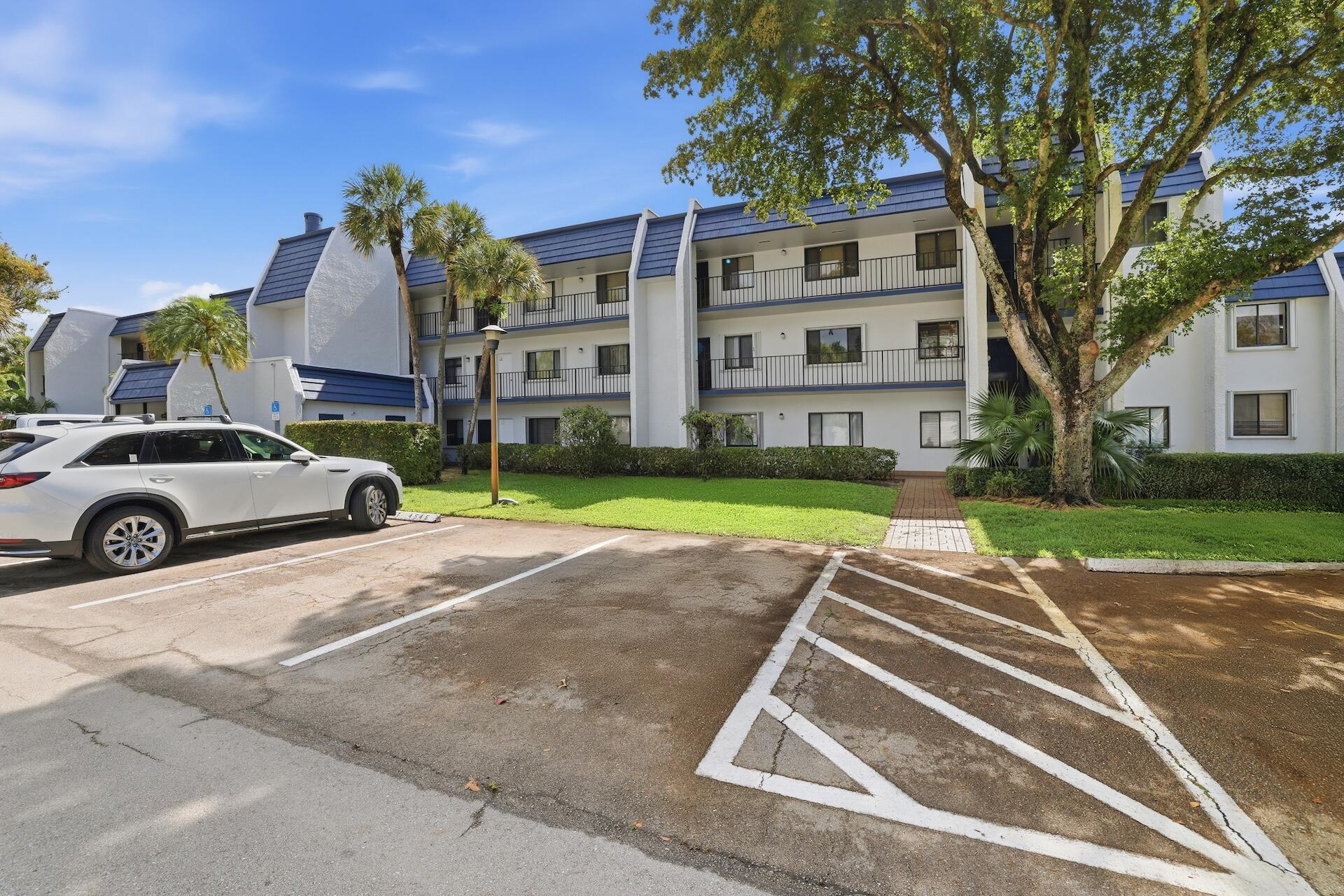 FOUNTAINS OF PALM BEACH CONDO 3 - Residential