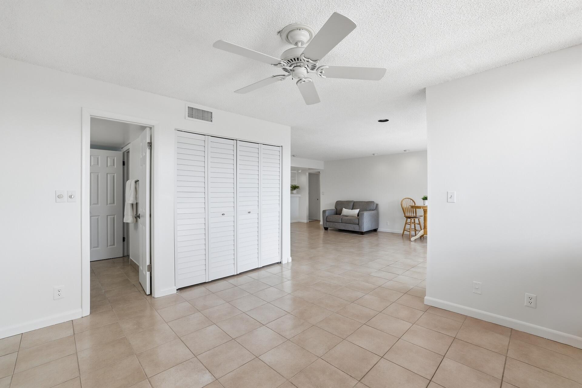 FOUNTAINS OF PALM BEACH CONDO 3 - Residential