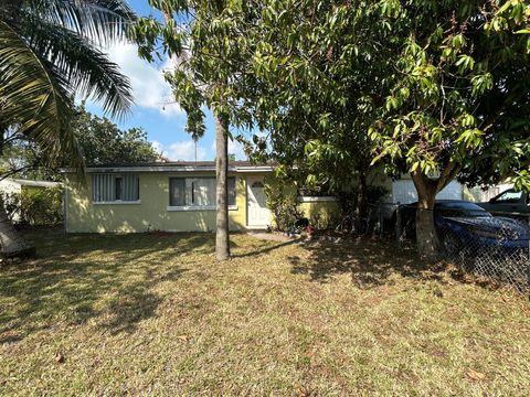 2201 W Carol Circle West Palm Beach FL 33415