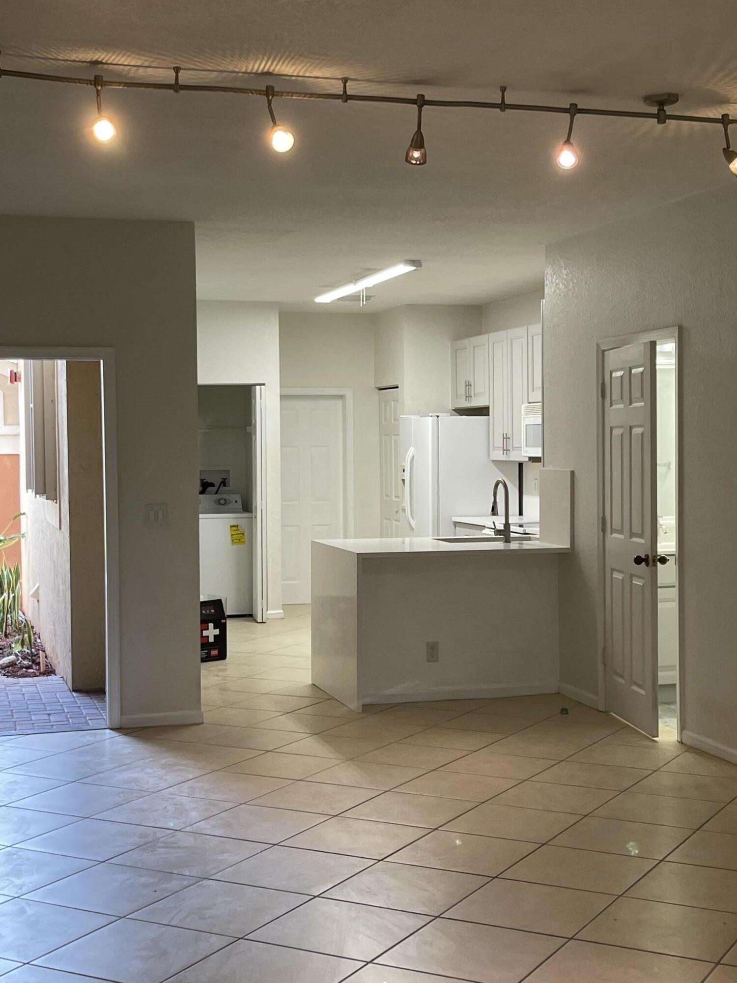 Courtyard At The Grove - Residential Lease