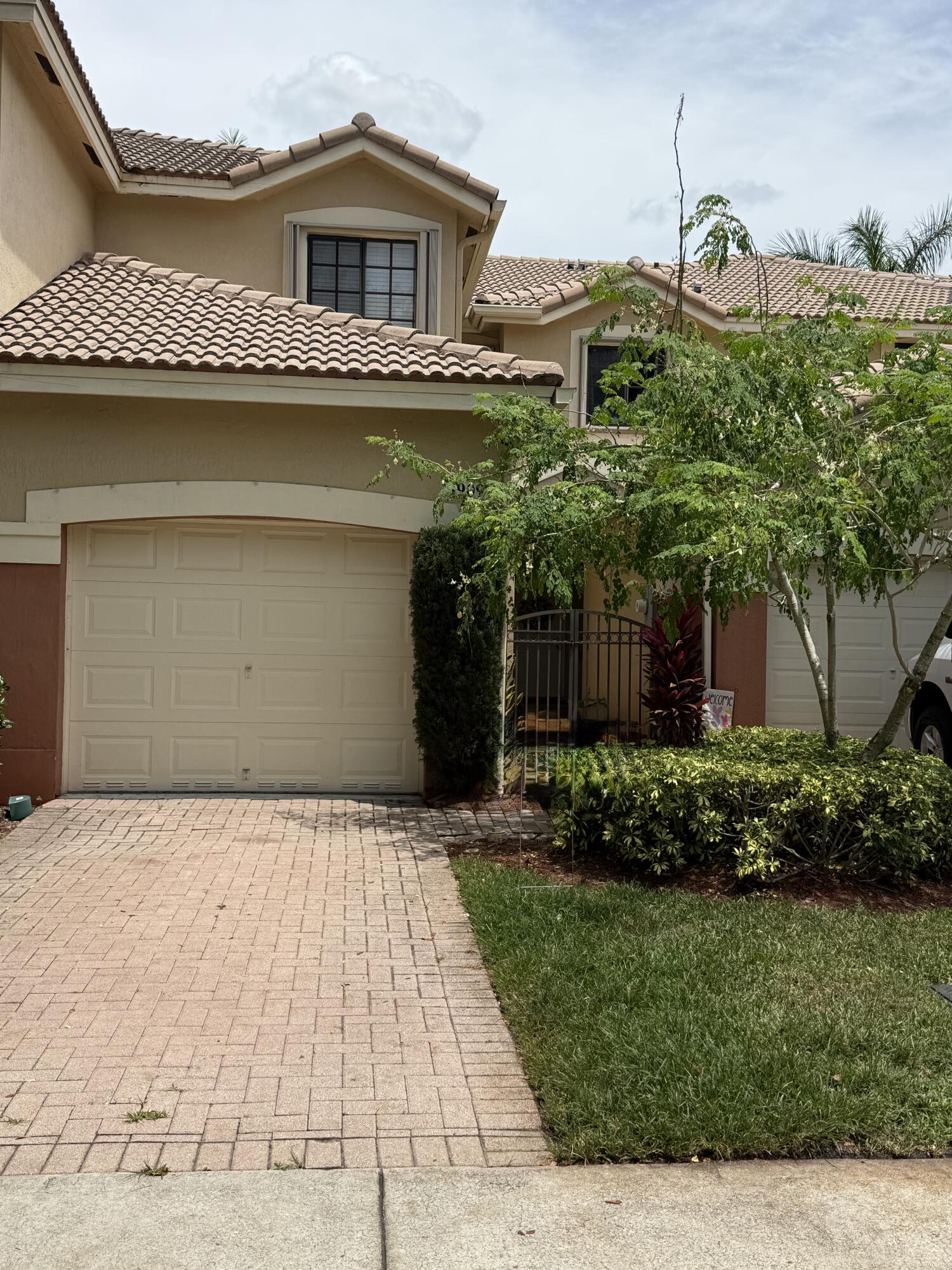 Courtyard At The Grove - Residential Lease