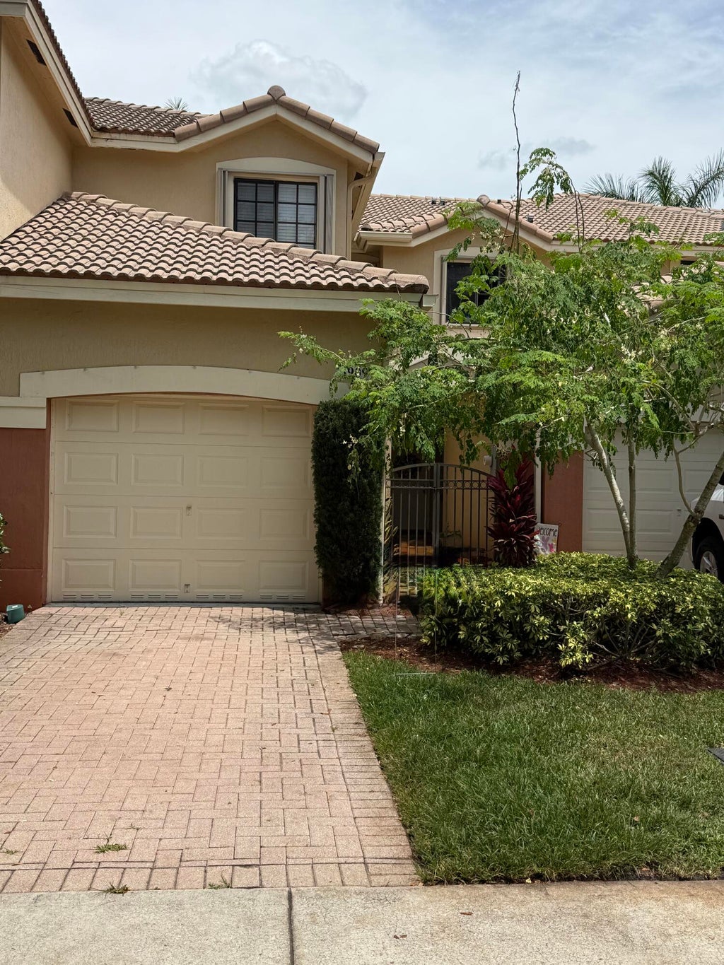 Photo of 3909 Tree Top Drive #3909, Weston, FL 33332 (MLS # B26027266)