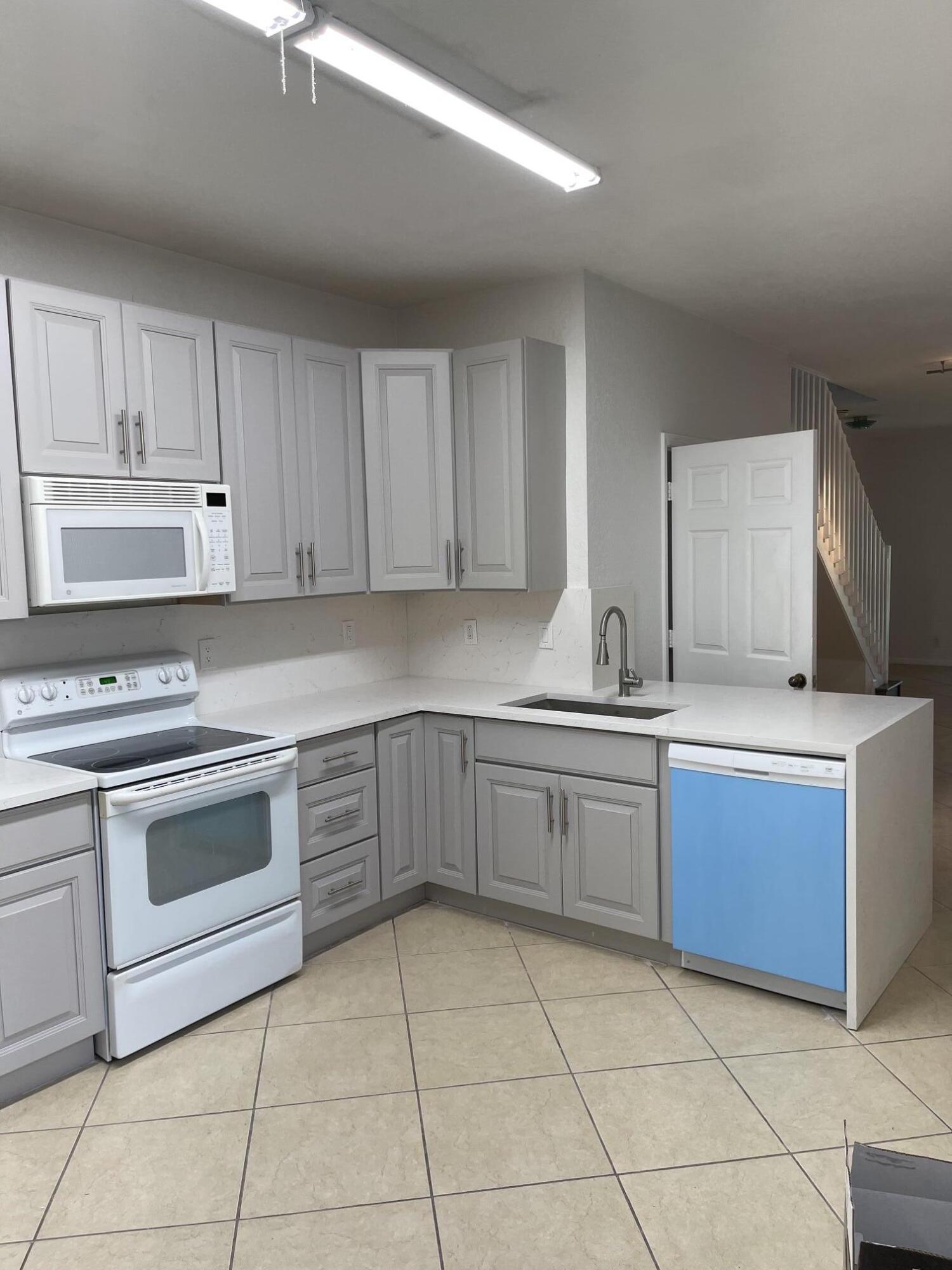 Courtyard At The Grove - Residential Lease