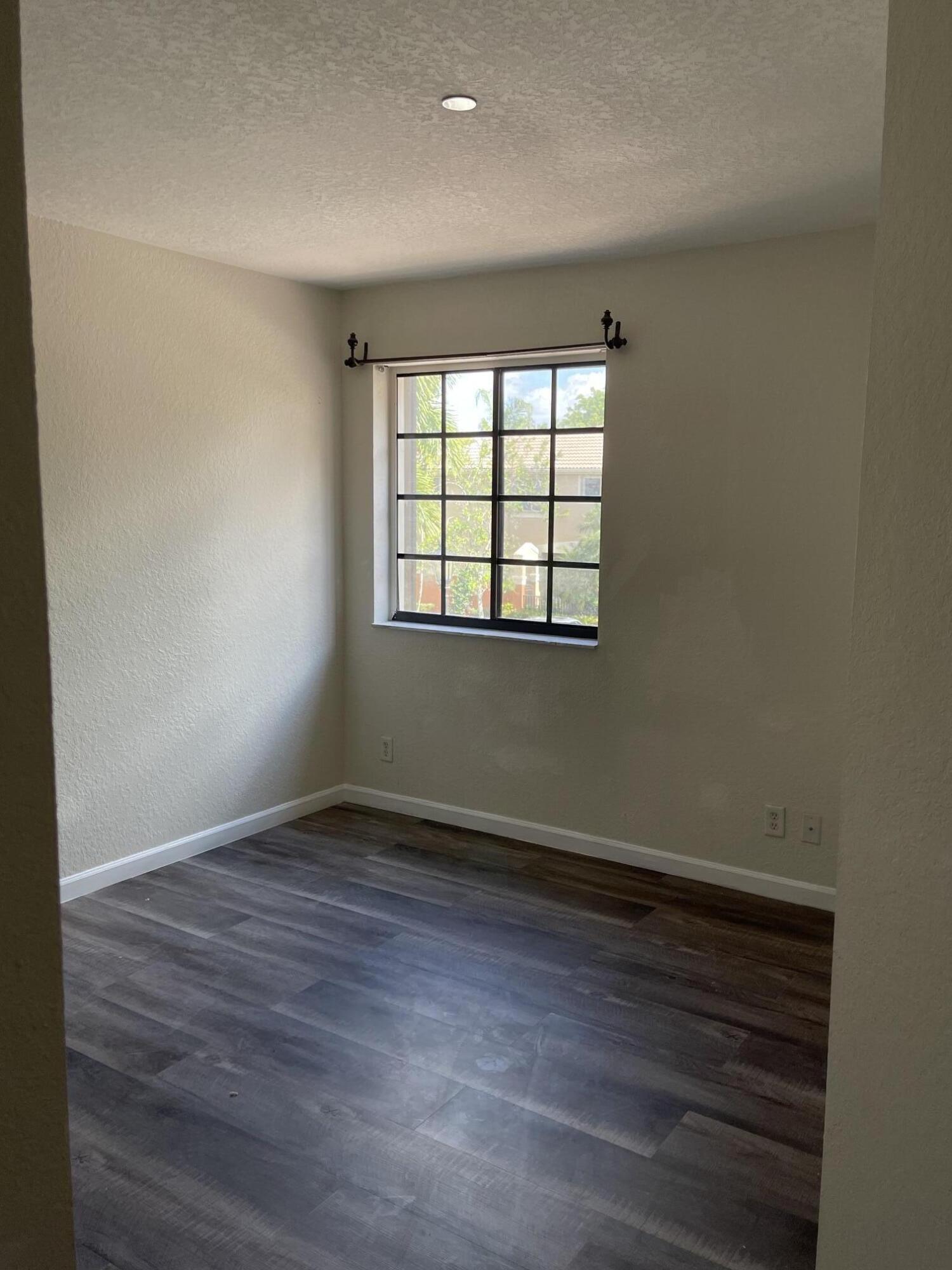 Courtyard At The Grove - Residential Lease