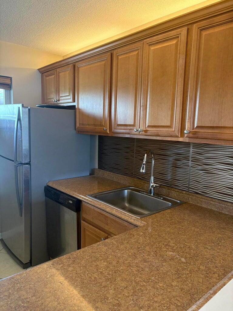 LAKE CLARKE GARDENS CONDO 21 - Residential