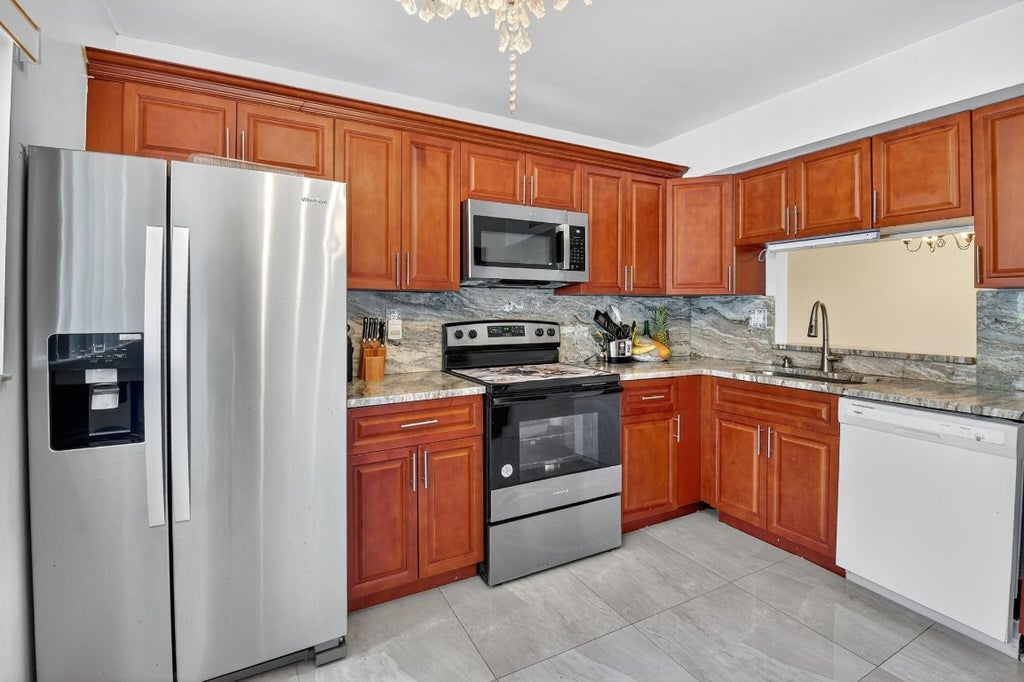 Photo of 15401 Pembridge Avenue #13, Delray Beach, FL 33484 (MLS # F10530804)