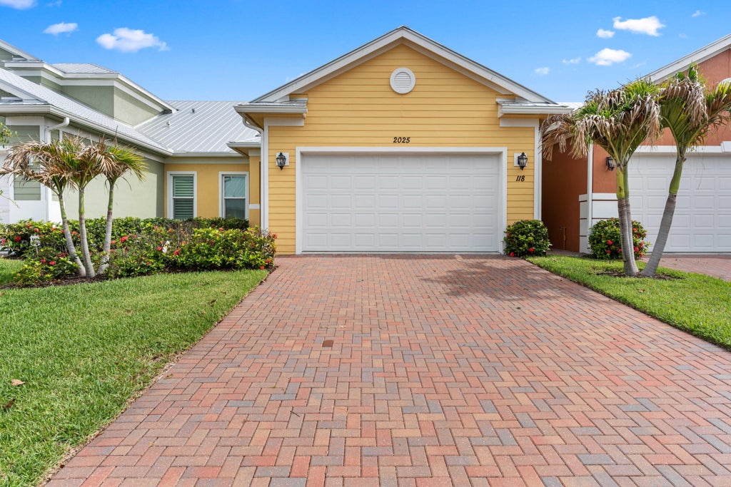 Photo of 2025 Bridgepointe Circle #118, Vero Beach, FL 32967 (MLS # B26039368)