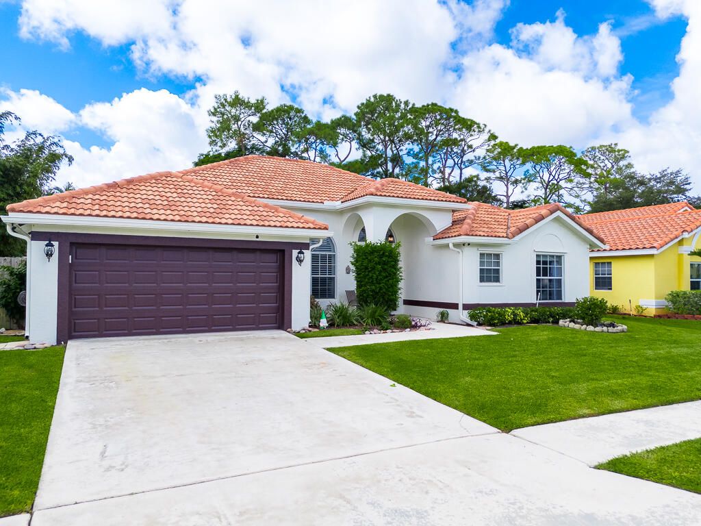 Photo of 5549 Descartes Circle, Boynton Beach, FL 33472 (MLS # R11125325)
