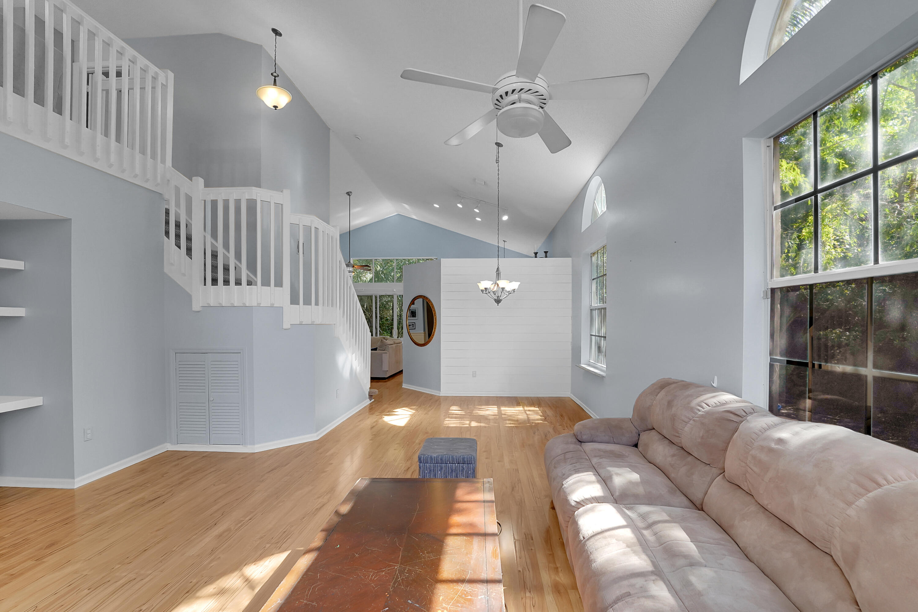 7600 Ridgefield Lane