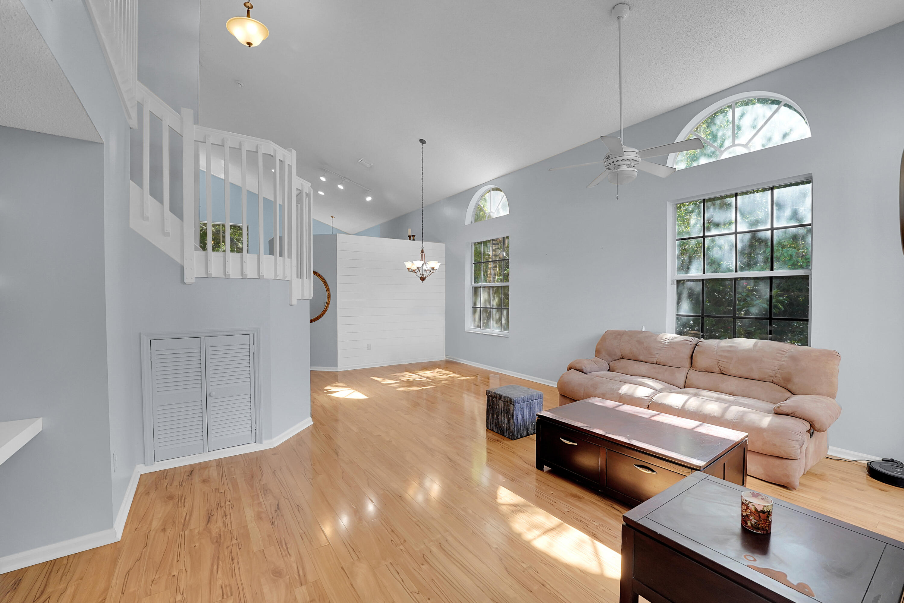 7600 Ridgefield Lane