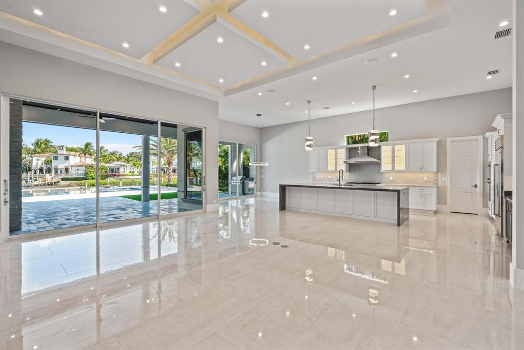 ADMIRALS COVE - Residential