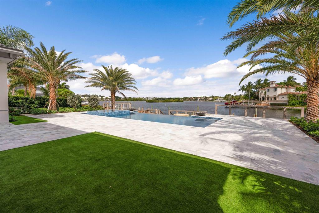 ADMIRALS COVE - Residential