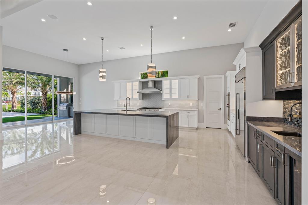 ADMIRALS COVE - Residential