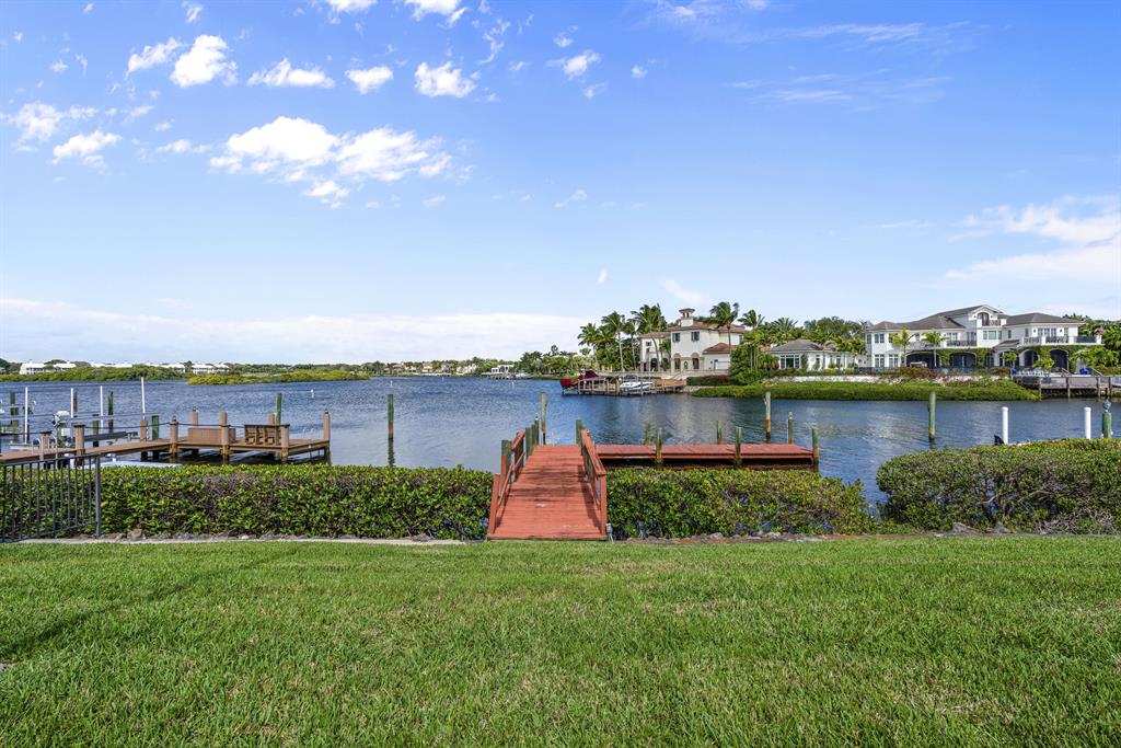 ADMIRALS COVE - Residential