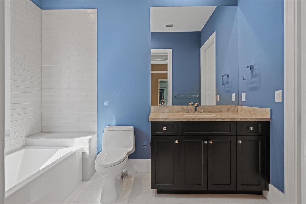 ADMIRALS COVE - Residential