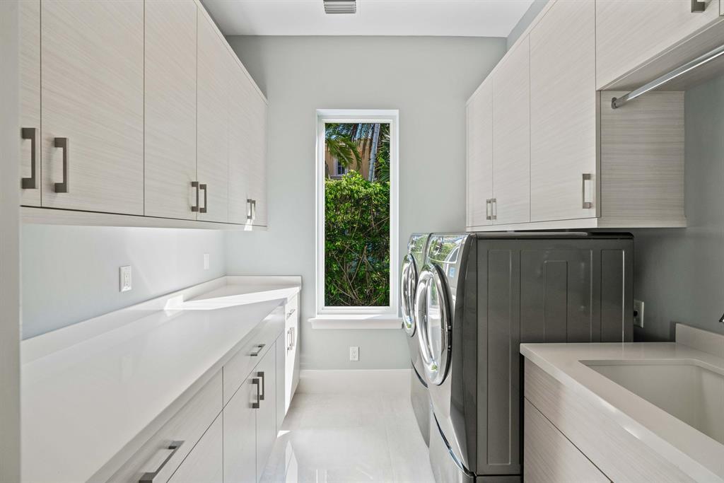 ADMIRALS COVE - Residential