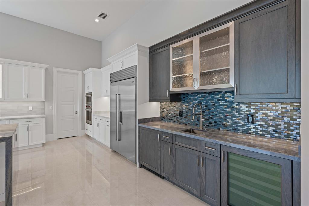 ADMIRALS COVE - Residential