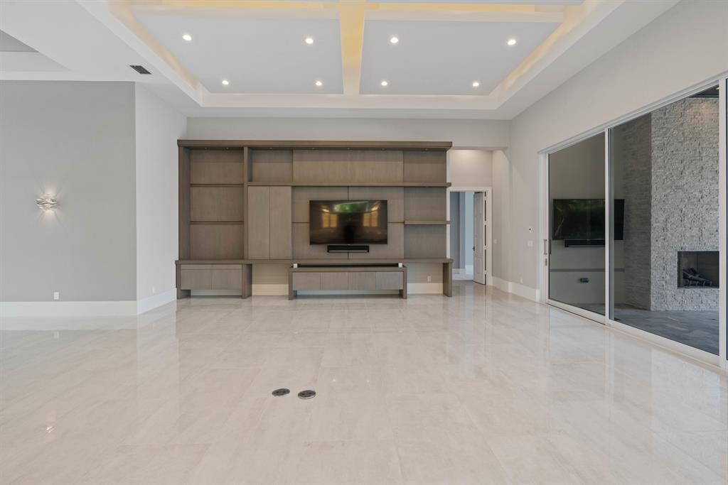 ADMIRALS COVE - Residential