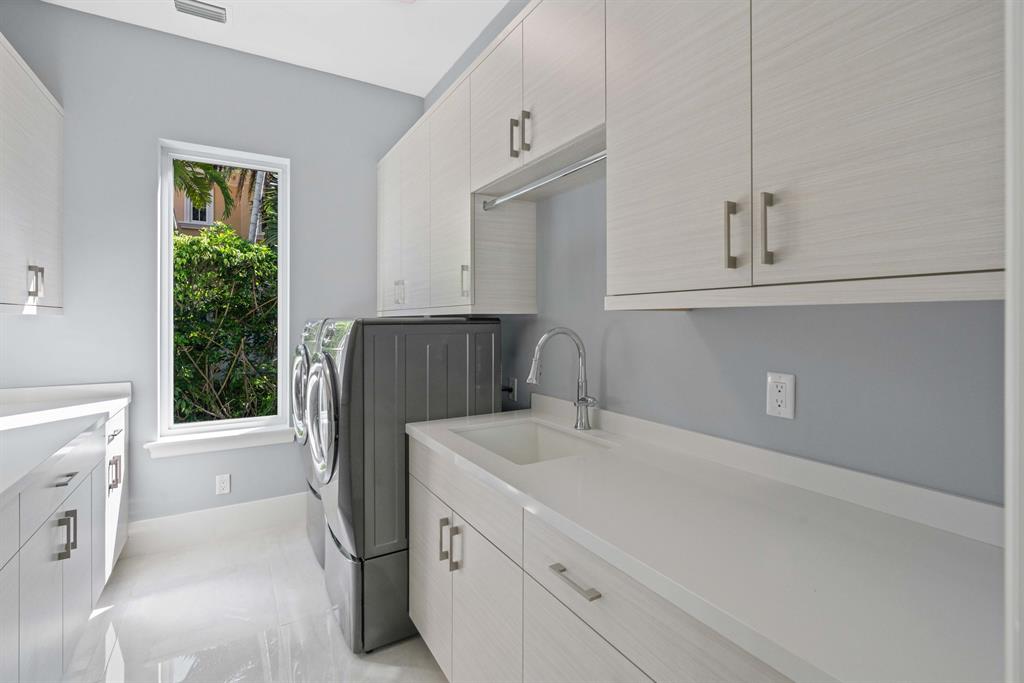 ADMIRALS COVE - Residential