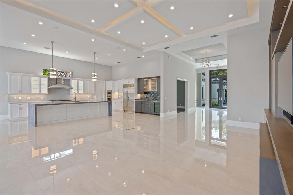 ADMIRALS COVE - Residential