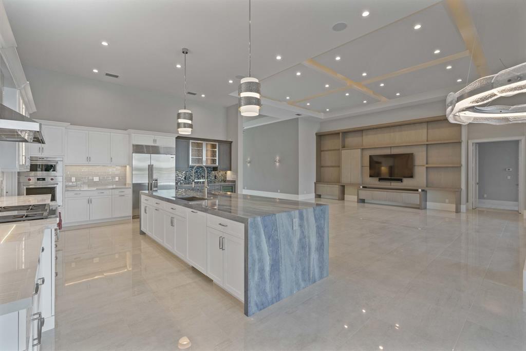 ADMIRALS COVE - Residential