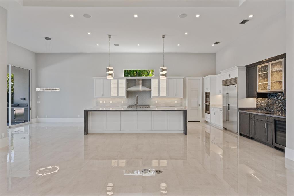 ADMIRALS COVE - Residential