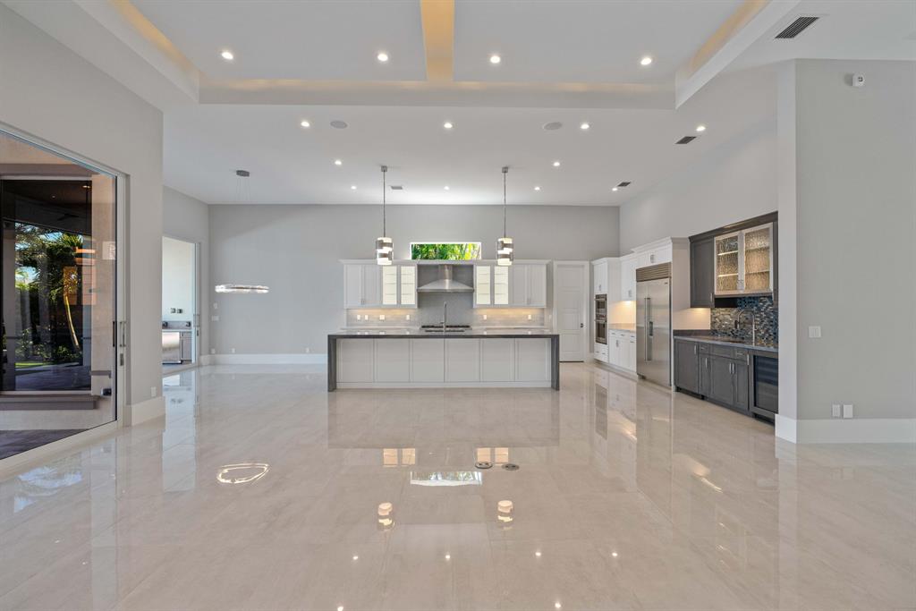 ADMIRALS COVE - Residential