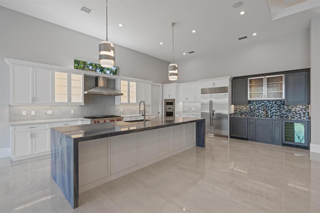 ADMIRALS COVE - Residential