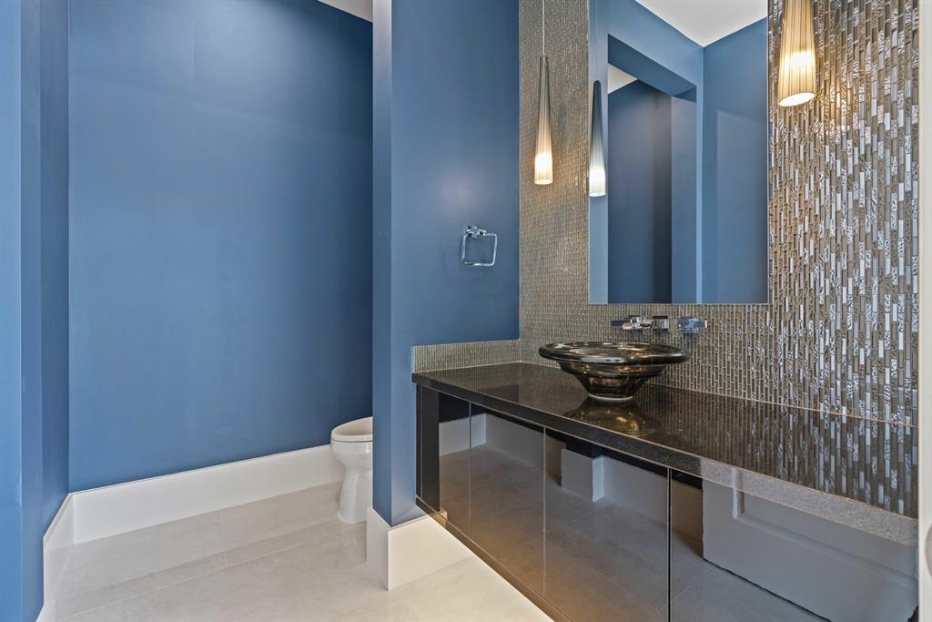 ADMIRALS COVE - Residential