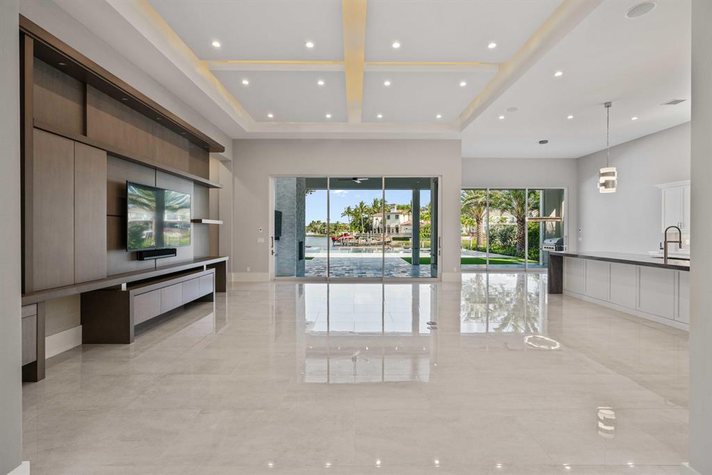 ADMIRALS COVE - Residential