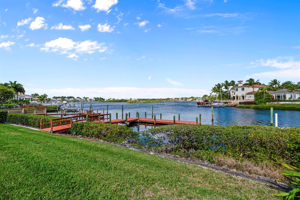 ADMIRALS COVE - Residential