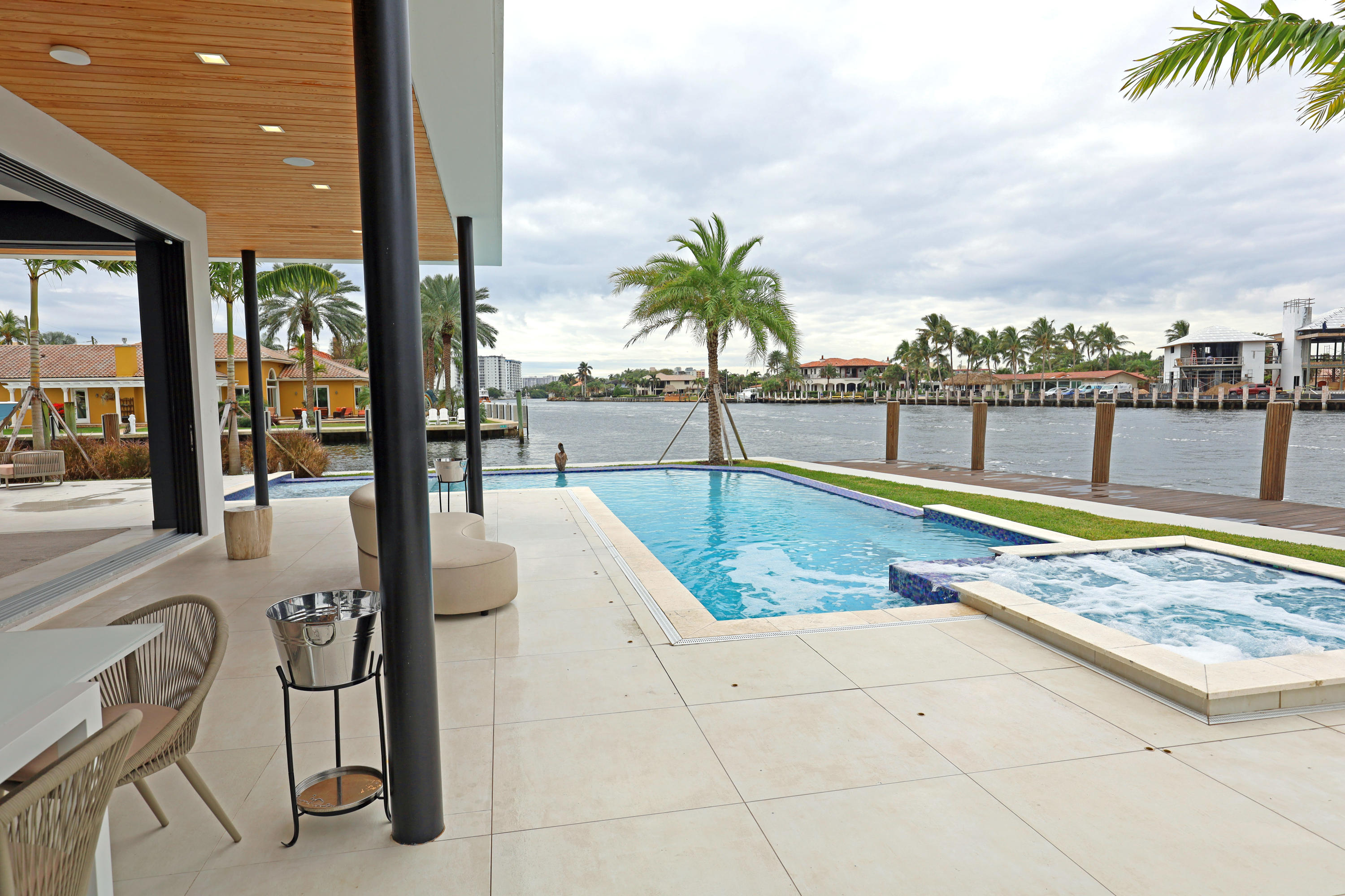 HILLSBORO SHORES SEC B - Residential