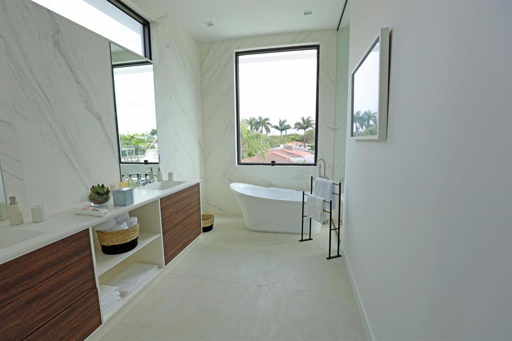 HILLSBORO SHORES SEC B - Residential