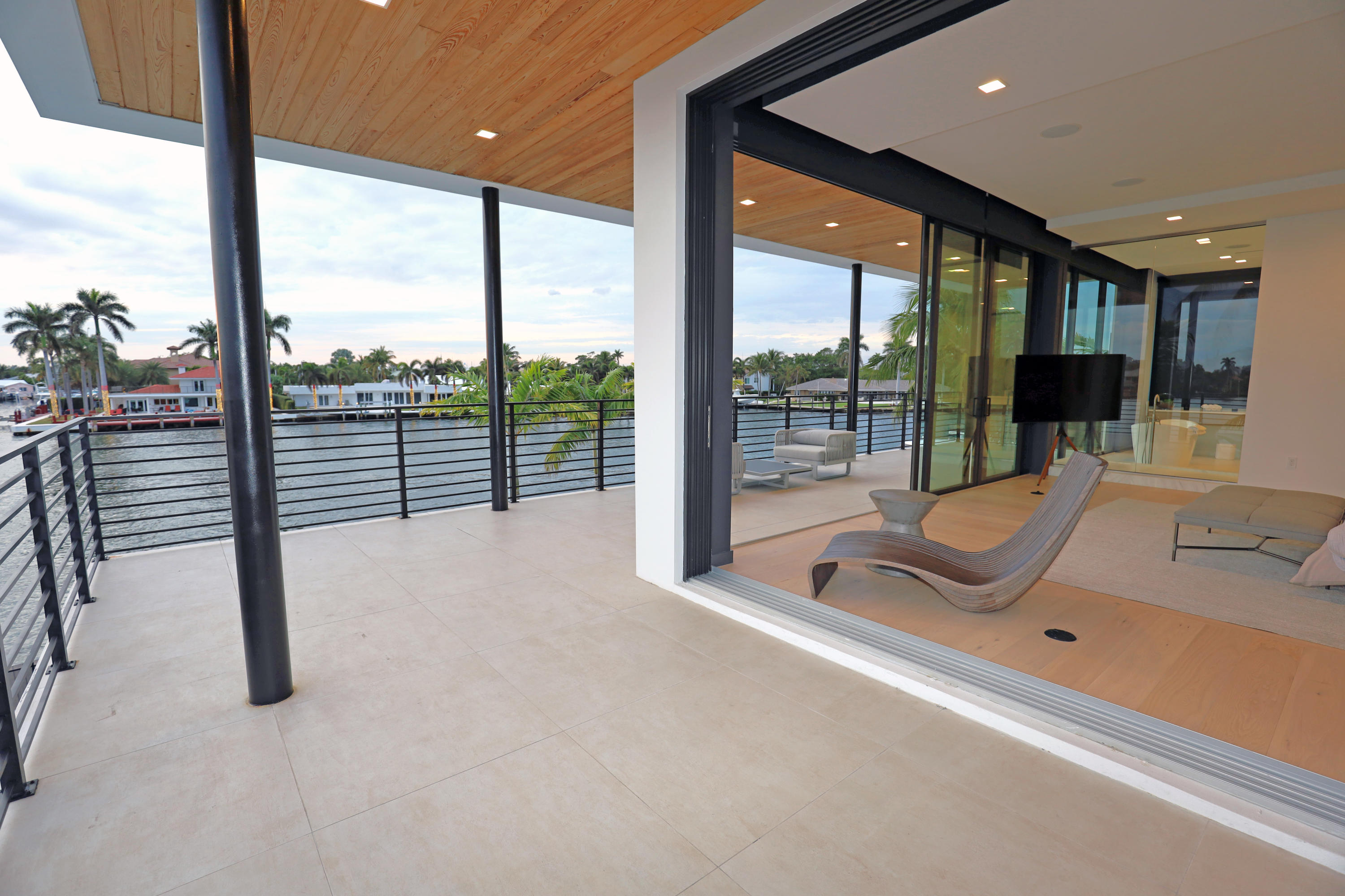 HILLSBORO SHORES SEC B - Residential