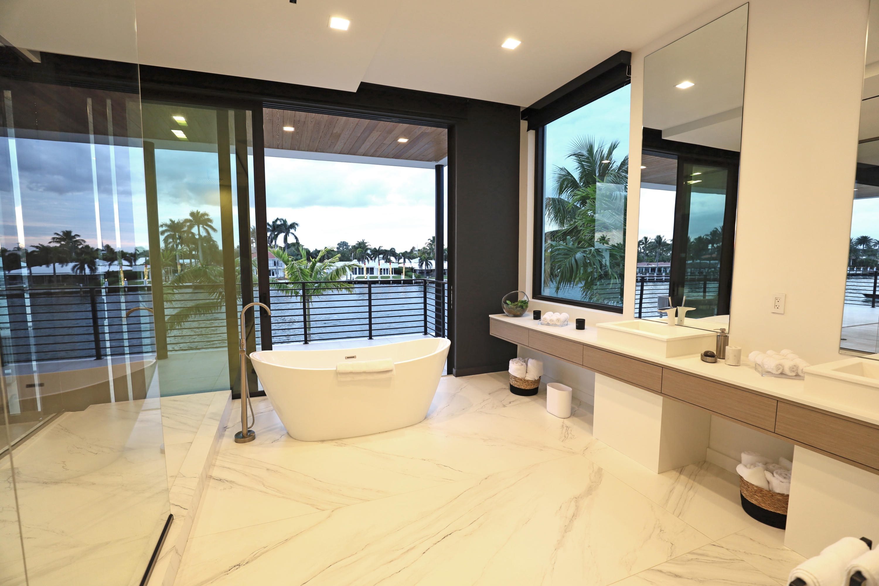 HILLSBORO SHORES SEC B - Residential